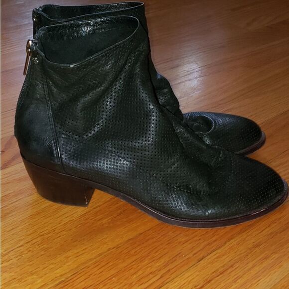 ISOLA Black Leather ankle boots - Picture 1 of 7